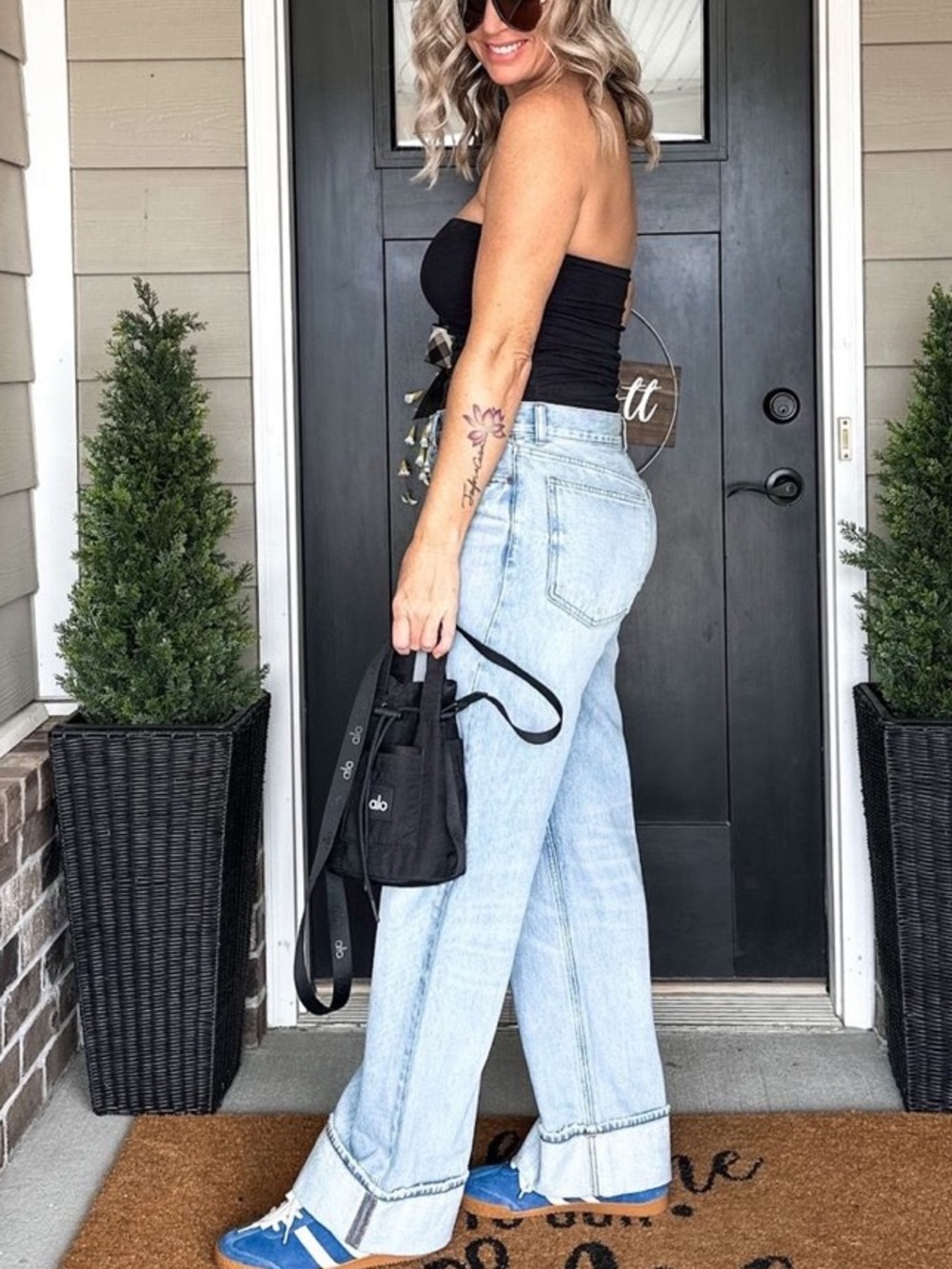 ALO Yoga Black Drawstring Front bucket bag